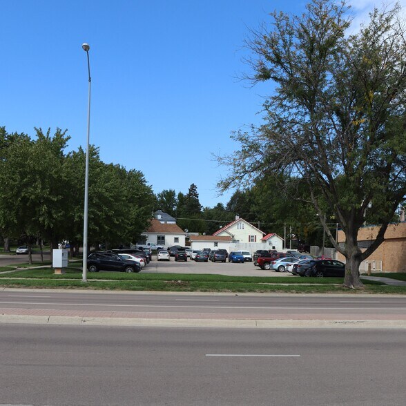 900 W Norfolk Ave, Norfolk, NE à louer - Photo du bâtiment - Image 2 de 11