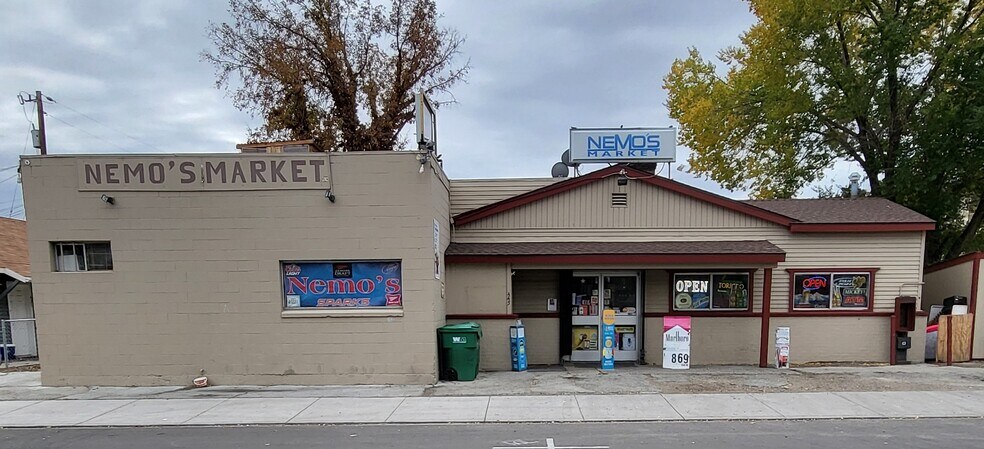 445 Wright Way, Sparks, NV for sale - Primary Photo - Image 1 of 21