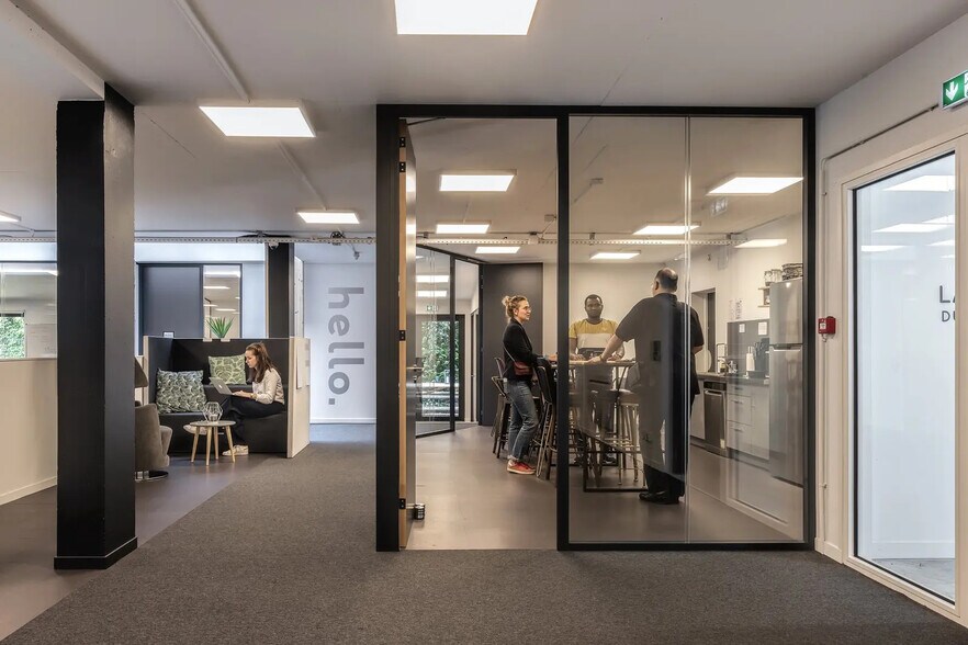 6 Avenue De La Créativité, Villeneuve-d'Ascq for lease - Interior Photo - Image 3 of 10