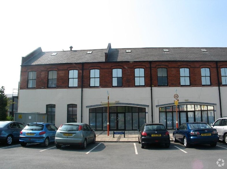 Linfield Rd, Belfast for lease - Primary Photo - Image 1 of 4