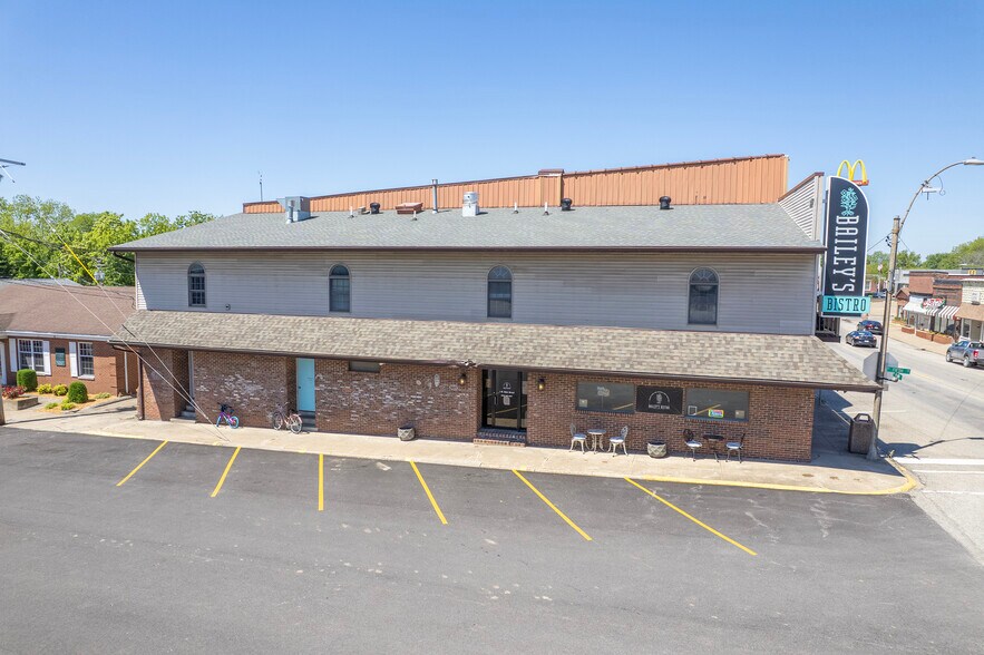1 Main St, Albion, IL à vendre - Photo du bâtiment - Image 2 de 37