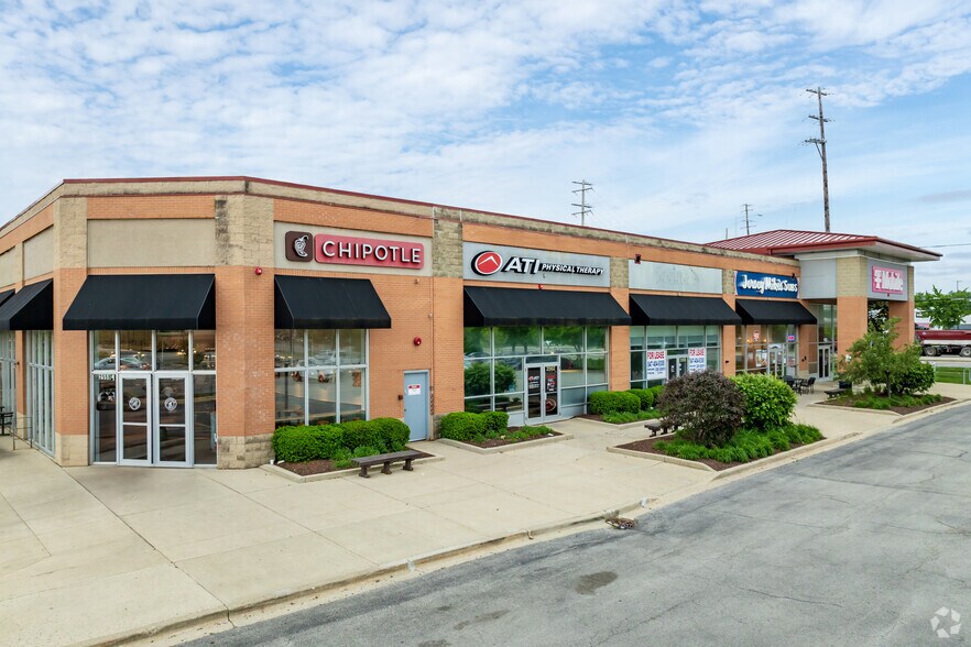 2558-2570 W Schaumburg Rd, Schaumburg, IL for sale - Building Photo - Image 2 of 8