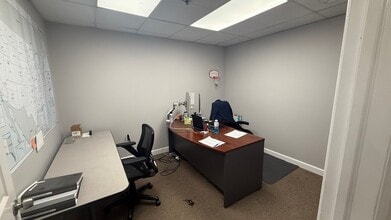 50 Constance Ct, Hauppauge, NY for lease Interior Photo- Image 2 of 10