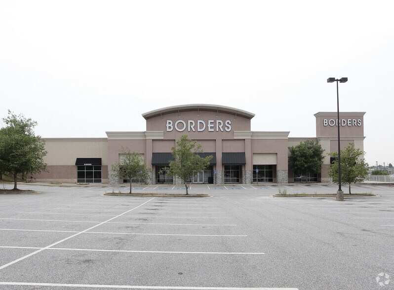 615 Barrett Pky, Kennesaw, GA à louer - Photo du bâtiment - Image 3 de 6