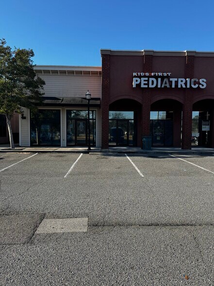 101 Little Neck Rd, Savannah, GA à louer - Photo du bâtiment - Image 3 de 5