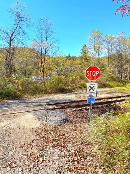 0 Sewell Creek Rd, Meadow Bridge, WV à vendre - Photo du bâtiment - Image 2 de 34