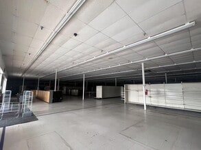 6870 Spencer Hwy, Pasadena, TX for lease Interior Photo- Image 2 of 6