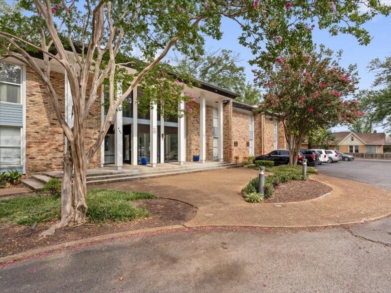 Rare East Memphis Multifamily Portfolio portfolio of 2 properties for sale on LoopNet.ca - Building Photo - Image 3 of 33