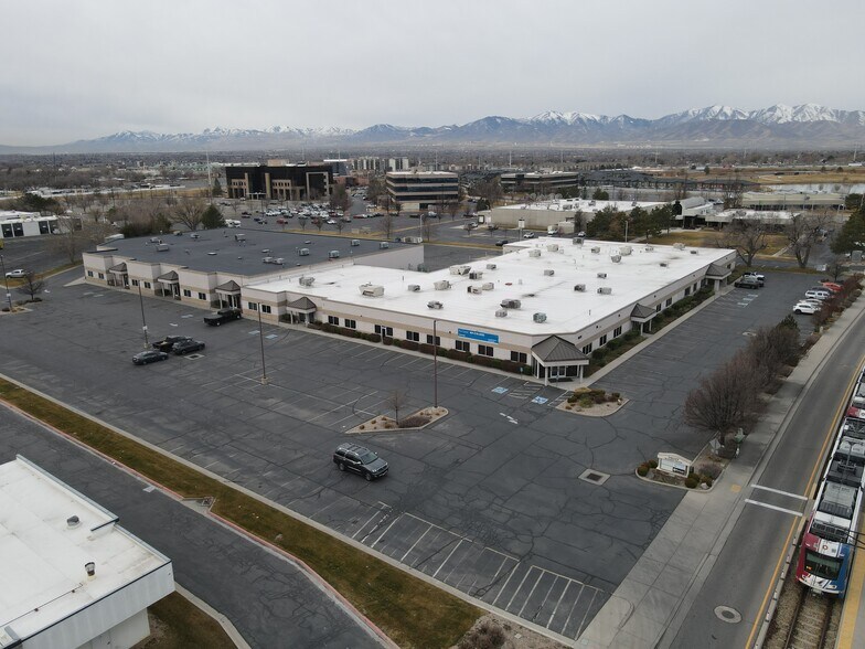 1825 W Research Way, Salt Lake City, UT à louer - Photo du bâtiment - Image 3 de 4