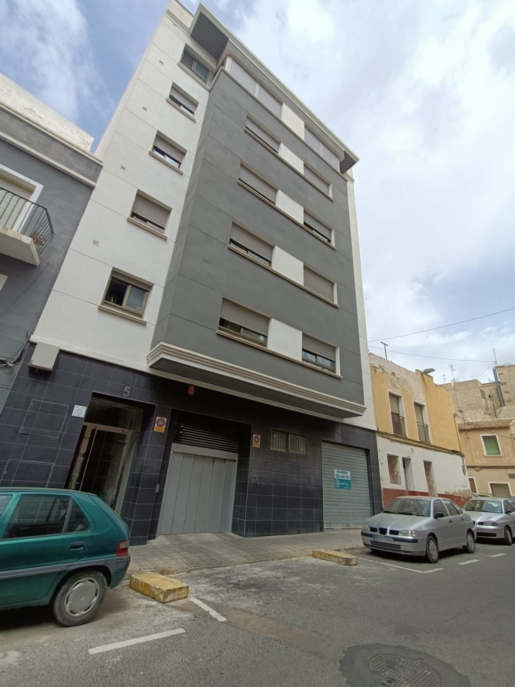Commerce de détail dans Elche, Alicante à louer Photo du bâtiment- Image 1 de 8