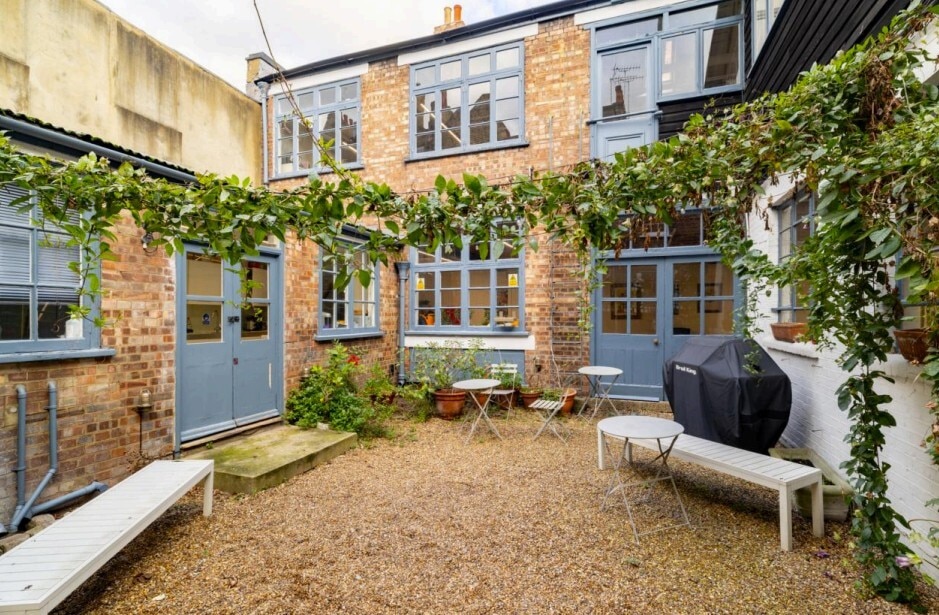 22 St James's Walk, London for lease Building Photo- Image 1 of 2