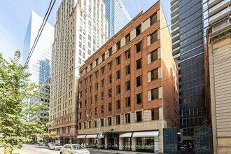 67 Richmond St W, Toronto, ON à louer Photo du bâtiment- Image 1 de 5