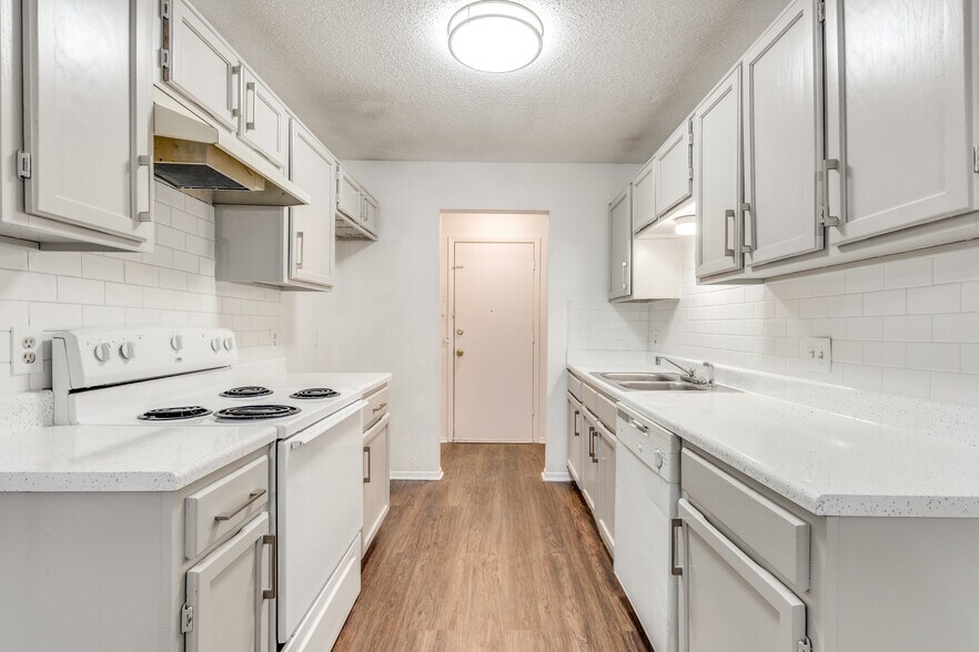 3600 Hulen Park Cir, Fort Worth, TX à vendre - Photo du bâtiment - Image 2 de 26