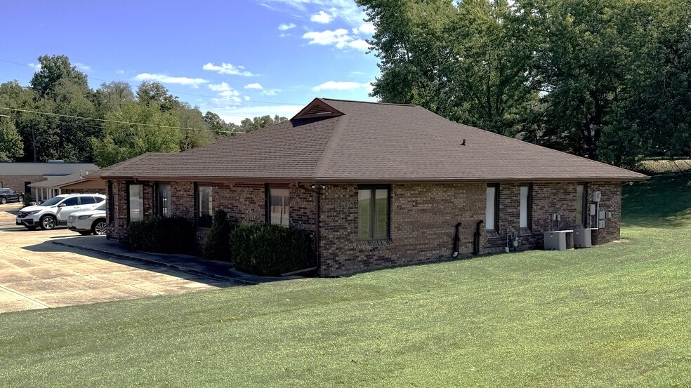 2525 E Jackson Blvd, Jackson, MO for lease - Building Photo - Image 3 of 5