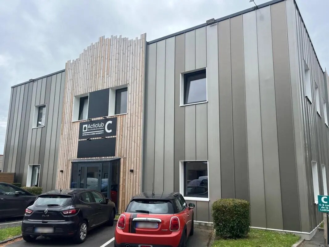 Office in Wasquehal for lease Building Photo- Image 1 of 5