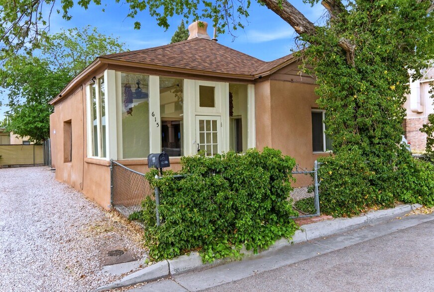 615 Keleher Ave NW, Albuquerque, NM à vendre - Photo du bâtiment - Image 2 de 24