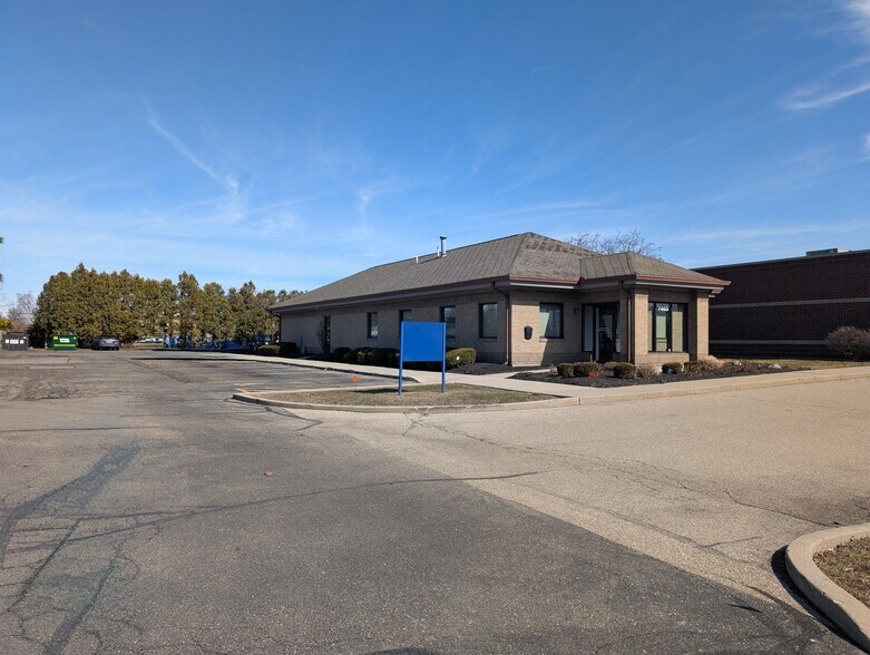 7405 Brandt Pike, Huber Heights, OH à vendre - Photo du bâtiment - Image 1 de 30