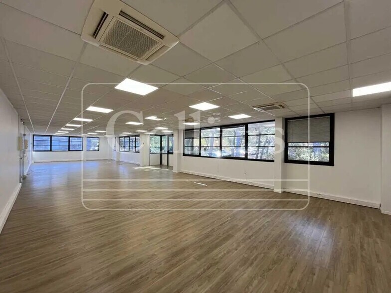 Office in Aix-en-Provence for lease - Building Photo - Image 2 of 7