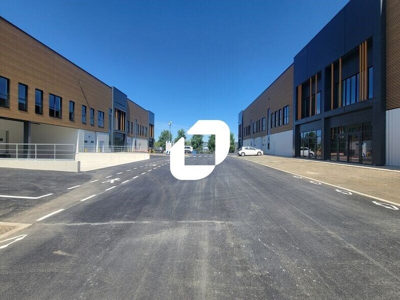 Flex dans Wissous à louer - Photo du bâtiment - Image 2 de 17