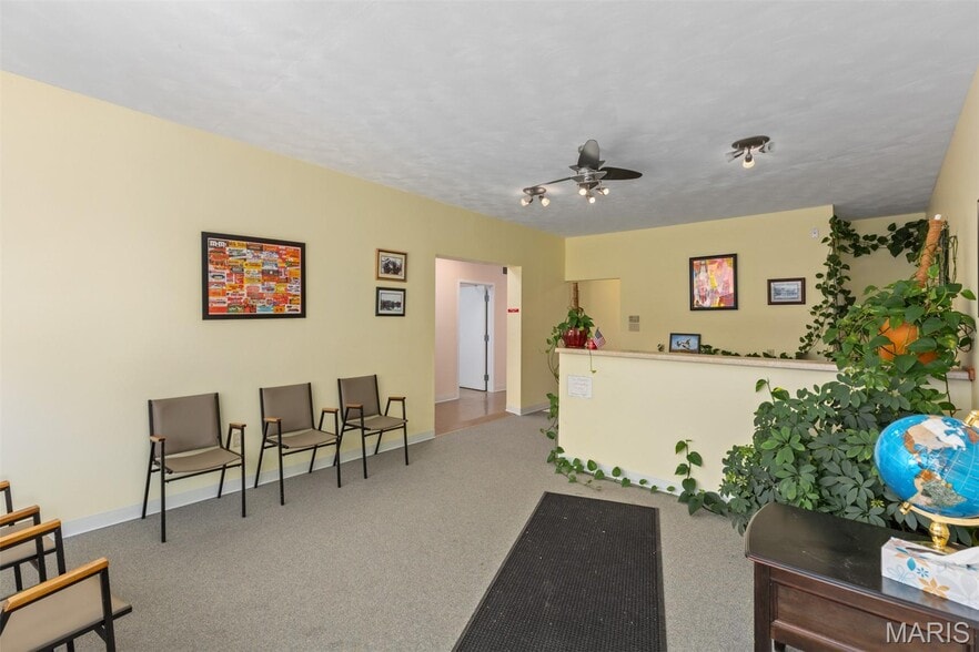 111 W Kirkham St, Litchfield, IL à vendre - Photo du bâtiment - Image 3 de 28