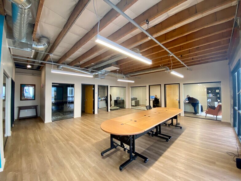 1220 S Alma School Rd, Mesa, AZ à louer - Photo du bâtiment - Image 3 de 6