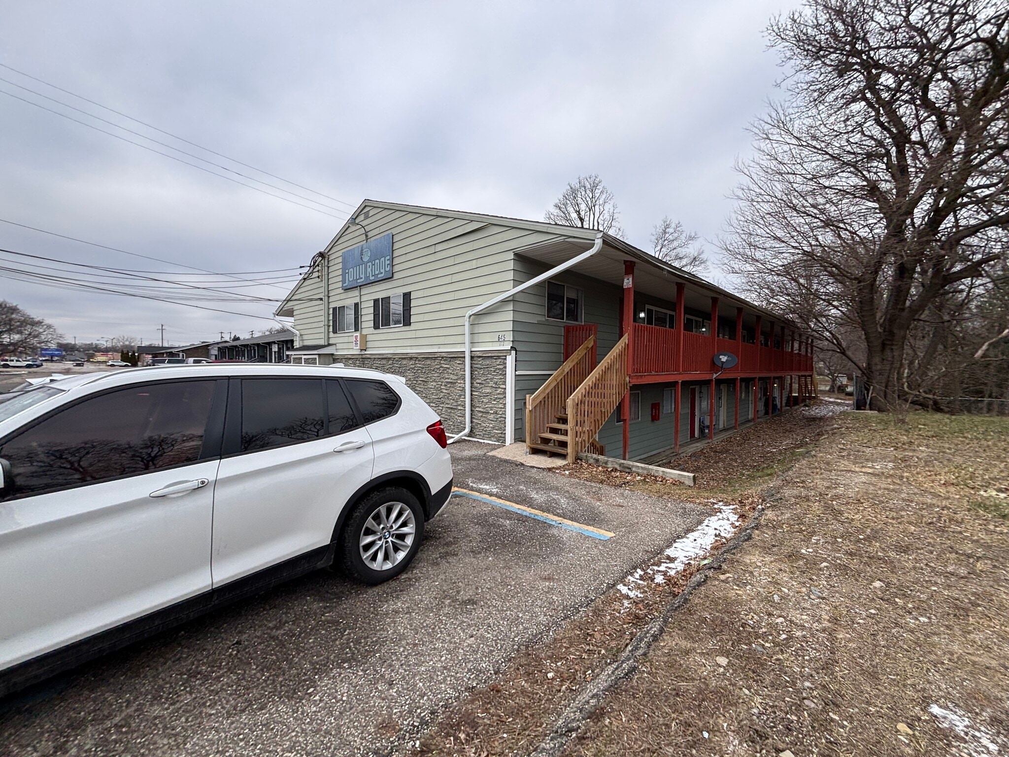 645 E Jolly Rd, Lansing, MI for sale Primary Photo- Image 1 of 15