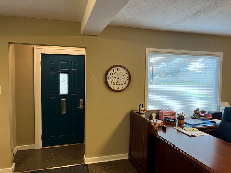 4715 Lincolnway East, Mishawaka, IN à vendre - Photo du bâtiment - Image 3 de 28