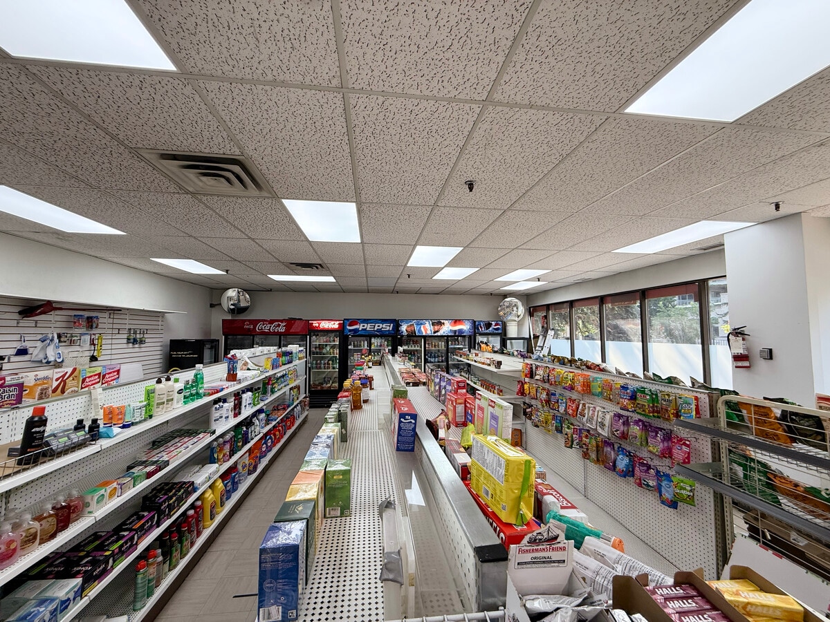 738 3rd Ave SW, Calgary, AB T2P 0G7 - Unit 108 - - Interior Photo - Image 2 of 10