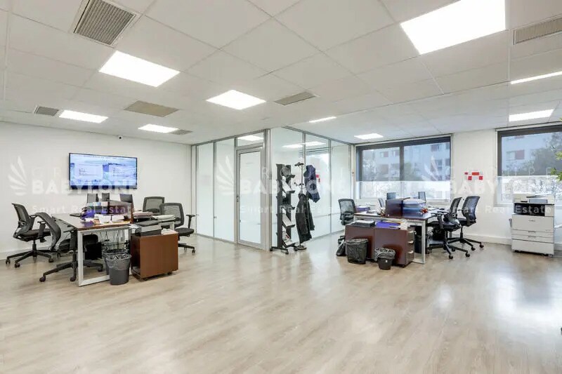 Office in Boulogne-Billancourt for sale Interior Photo- Image 1 of 9