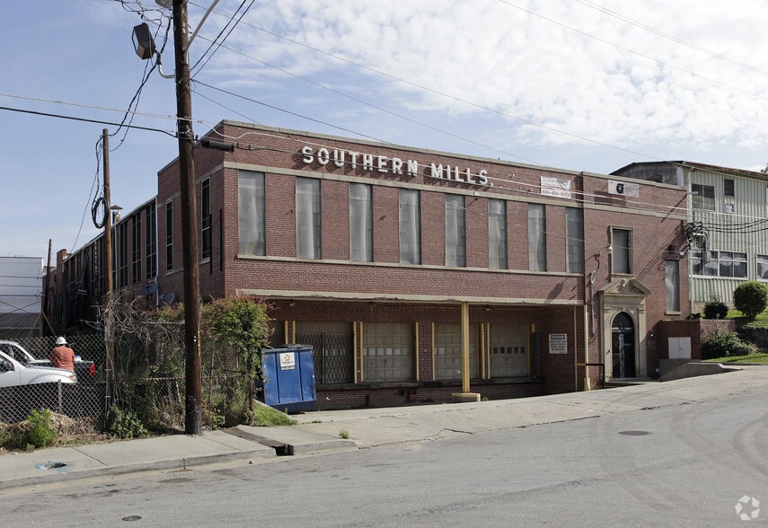 585 Wells St SW, Atlanta, GA for sale - Building Photo - Image 2 of 8