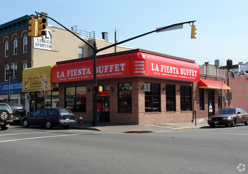 6100-6102 Bergenline Ave, West New York, NJ for lease - Primary Photo - Image 1 of 4