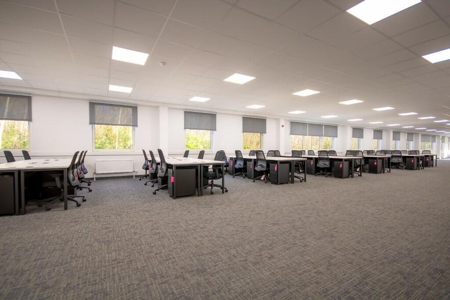 William Armstrong Dr, Newcastle Upon Tyne for lease - Interior Photo - Image 3 of 43