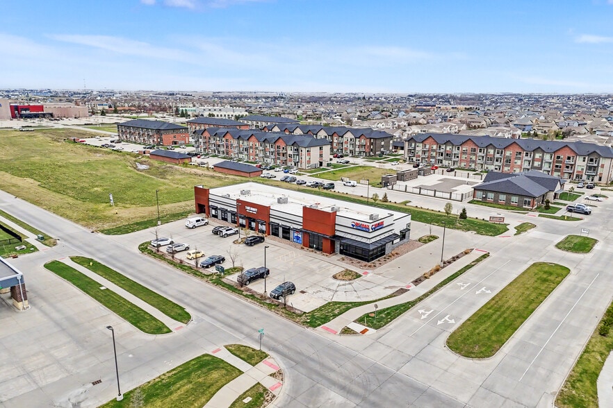 653 NE Venture Dr, Waukee, IA à louer - Photo du bâtiment - Image 2 de 4
