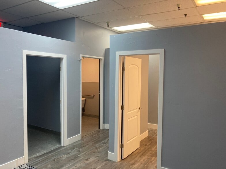 1583-1589 W El Camino Ave, Sacramento, CA for lease - Building Photo - Image 3 of 14