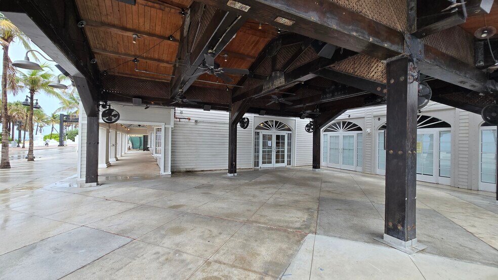 429 S Atlantic Blvd, Fort Lauderdale, FL à louer - Photo du bâtiment - Image 3 de 5