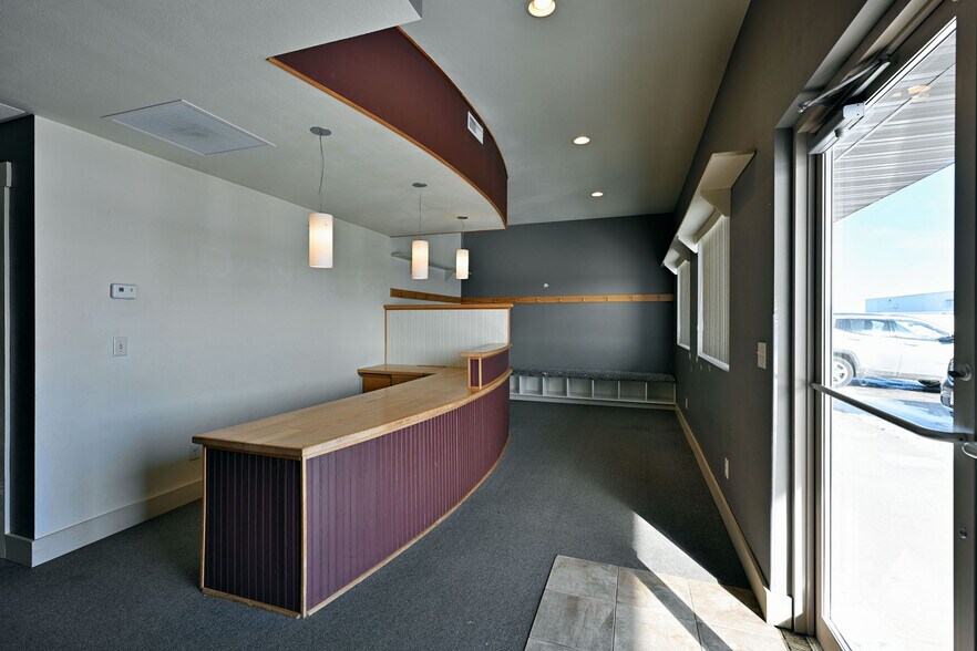 610 West Ave, Rice Lake, WI for lease - Building Photo - Image 2 of 9