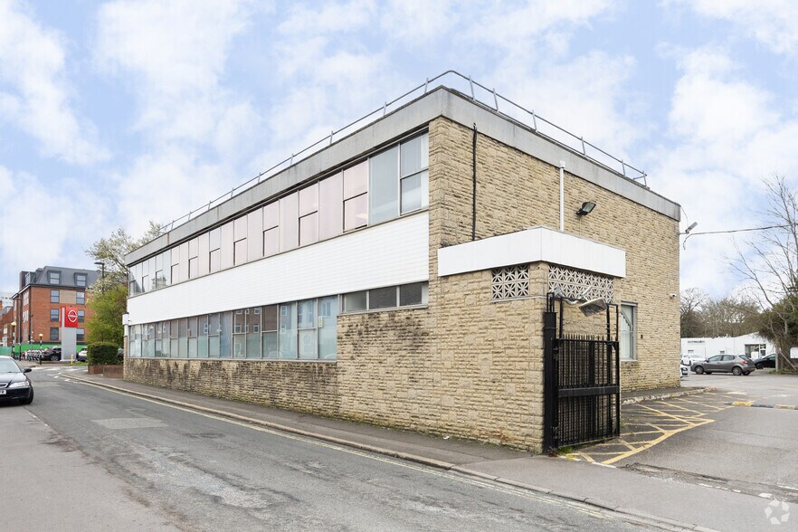 14-43 Victoria Rd, Aldershot à louer - Photo du bâtiment - Image 2 de 2