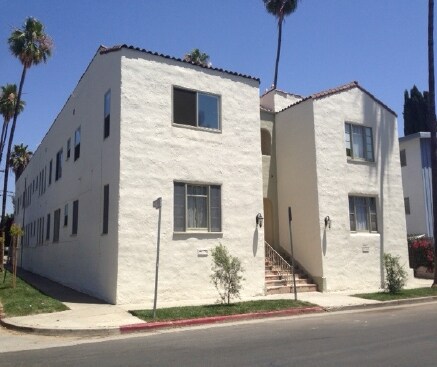 1534 Winona Blvd, Los Angeles, CA à vendre - Photo du bâtiment - Image 3 de 12