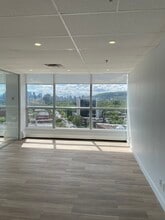 2120 Rue Sherbrooke E, Montréal, QC for lease Interior Photo- Image 2 of 12