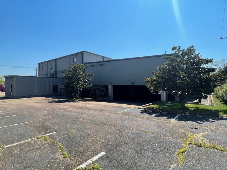 1010 E Northside Dr, Jackson, MS à vendre - Photo du bâtiment - Image 2 de 5