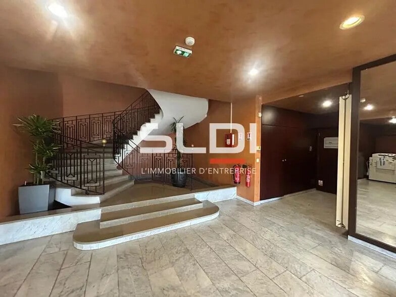 Bureau dans SAINT-DIDIER-AU-MONT-D'OR à louer - Hall d’entrée - Image 2 de 15