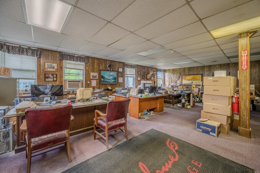 13 Elm St, Newton, NH à vendre - Photo du bâtiment - Image 3 de 5