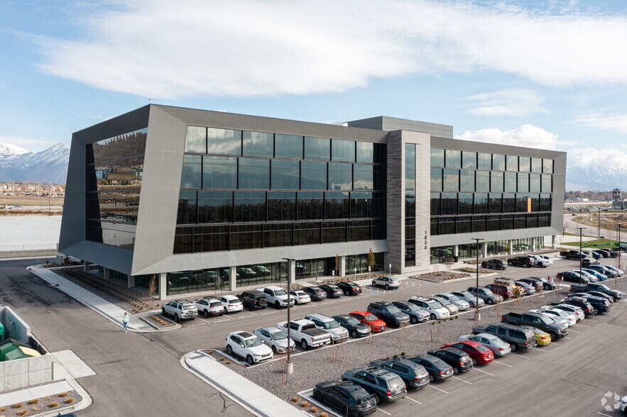 1800 W Ashton Blvd, Lehi, UT à louer - Photo du bâtiment - Image 2 de 8