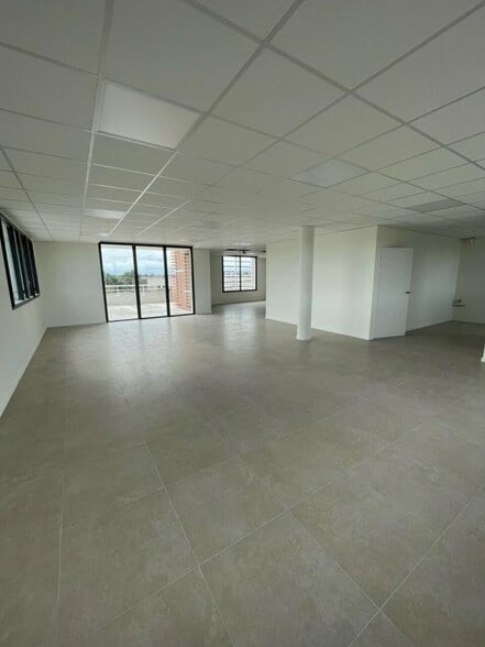 Office in Avignon for sale - Building Photo - Image 1 of 12