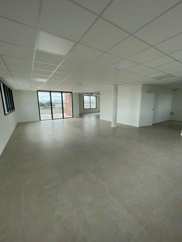 Office in Avignon for sale Building Photo- Image 1 of 13
