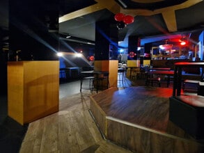 Retail in Barcelona, Barcelona for lease Interior Photo- Image 2 of 3