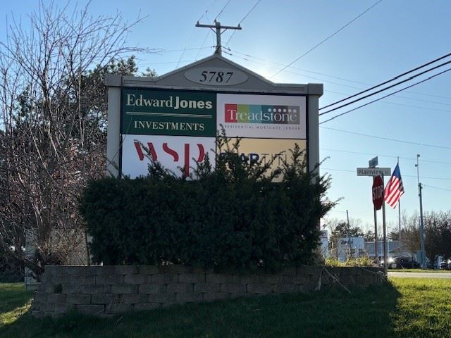 5787 Stadium Dr, Kalamazoo, MI for sale - Building Photo - Image 3 of 7