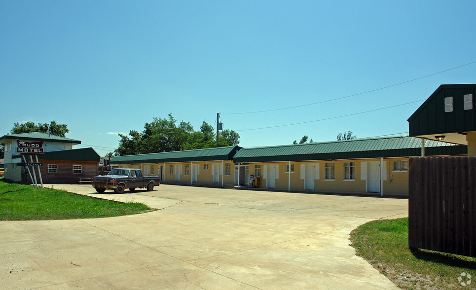 224 S Ash St, Nowata, OK for sale - Building Photo - Image 2 of 2