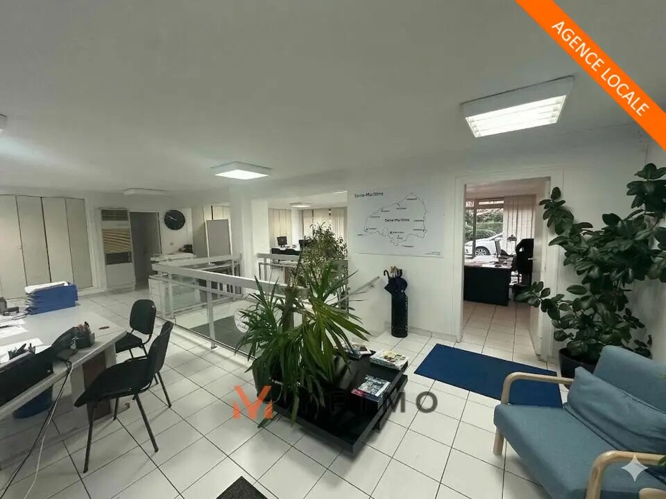 Retail in La Celle-Saint-Cloud for sale Interior Photo- Image 1 of 6