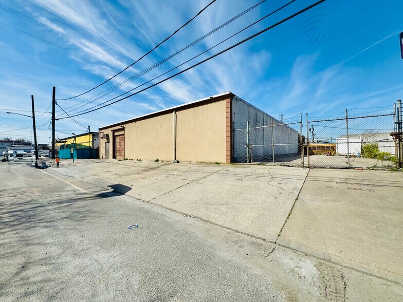 10 Wheelock Ave, Inwood, NY à vendre - Photo du bâtiment - Image 3 de 6